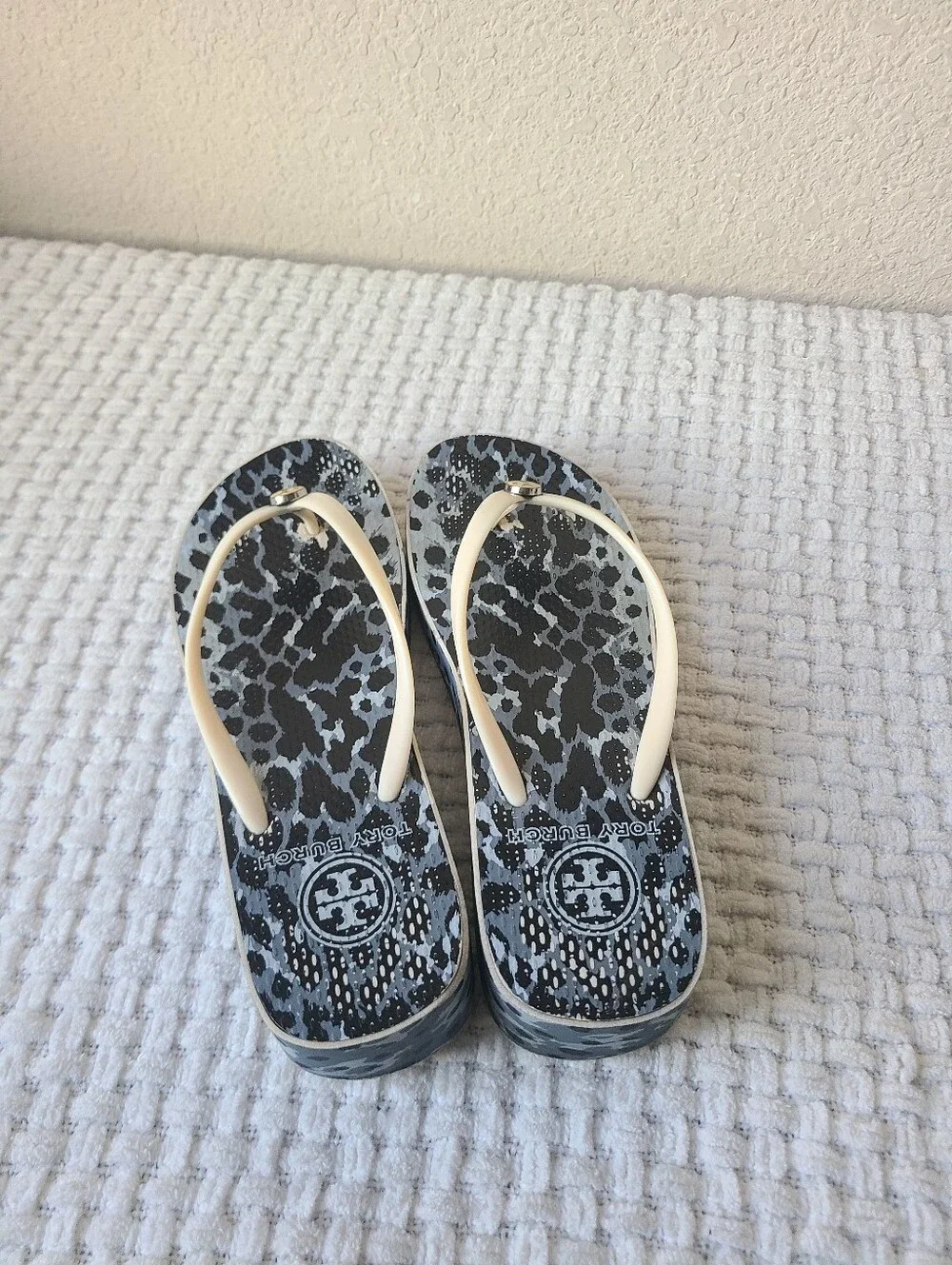 Tory Burch Leopard Print Platform Flip Flops with Cream Straps Women's Size 7
